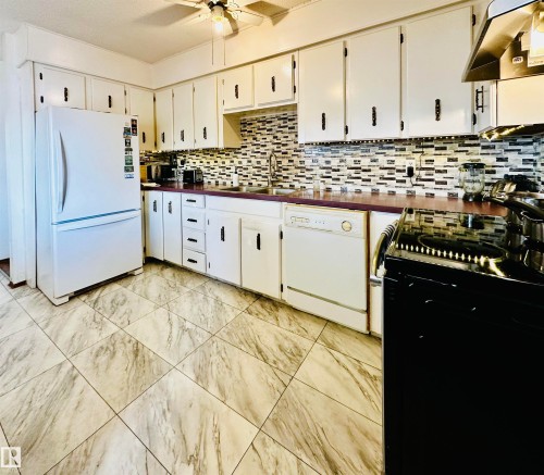 141 Willow Drive, Wetaskiwin, AB - Indoor Photo Showing Kitchen