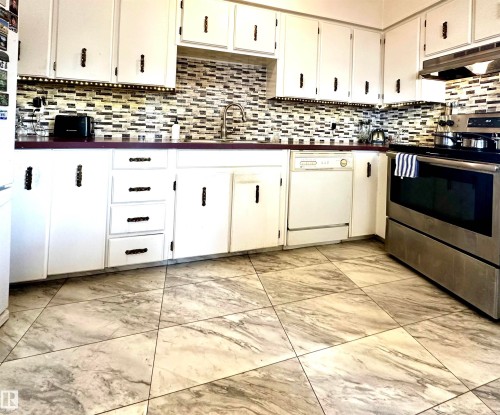 141 Willow Drive, Wetaskiwin, AB - Indoor Photo Showing Kitchen