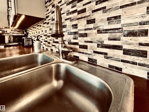 141 Willow Drive, Wetaskiwin, AB - Indoor Photo Showing Kitchen With Double Sink