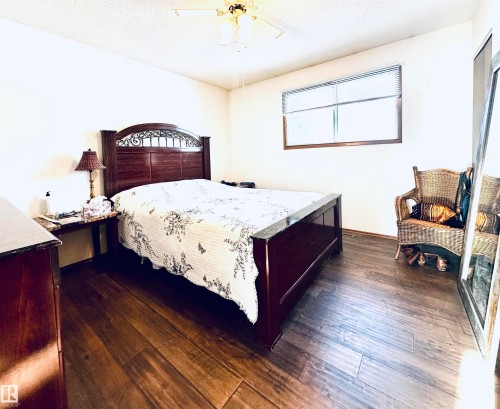 141 Willow Drive, Wetaskiwin, AB - Indoor Photo Showing Bedroom