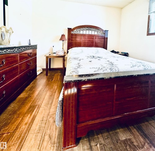 141 Willow Drive, Wetaskiwin, AB - Indoor Photo Showing Bedroom