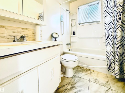 141 Willow Drive, Wetaskiwin, AB - Indoor Photo Showing Bathroom