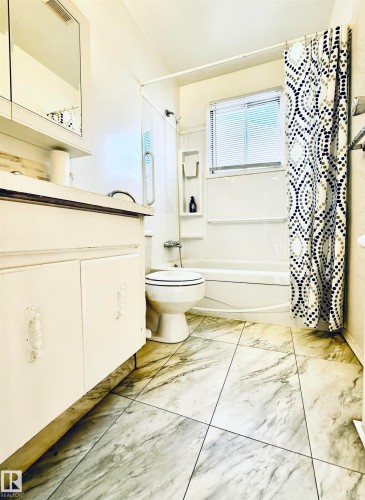 141 Willow Drive, Wetaskiwin, AB - Indoor Photo Showing Bathroom