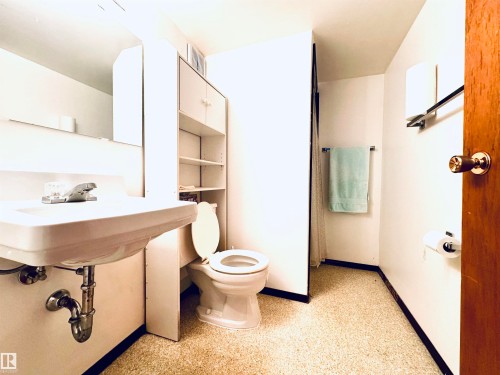 141 Willow Drive, Wetaskiwin, AB - Indoor Photo Showing Bathroom