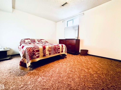 141 Willow Drive, Wetaskiwin, AB - Indoor Photo Showing Bedroom