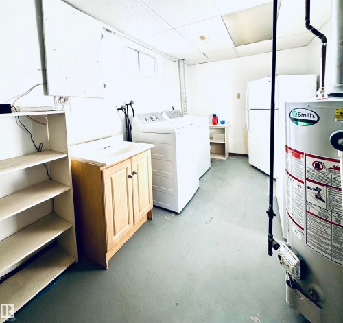 141 Willow Drive, Wetaskiwin, AB - Indoor Photo Showing Laundry Room