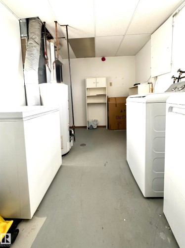 141 Willow Drive, Wetaskiwin, AB - Indoor Photo Showing Laundry Room
