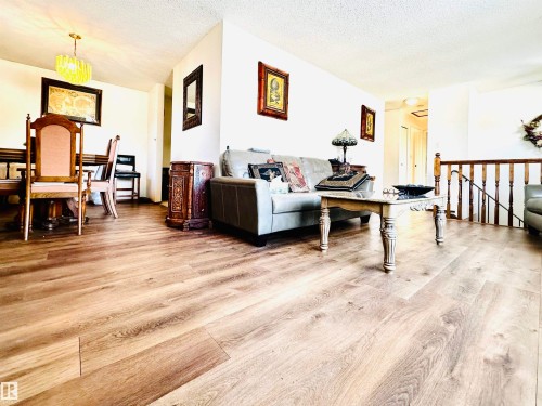 141 Willow Drive, Wetaskiwin, AB - Indoor Photo Showing Living Room