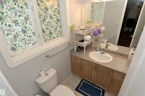 16316 65 Street, Edmonton, AB - Indoor Photo Showing Bathroom