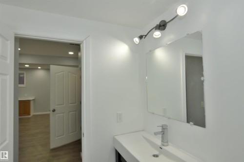 16316 65 Street, Edmonton, AB - Indoor Photo Showing Bathroom