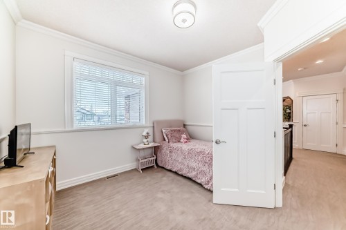 Bedroom featuring crown molding, light colored carpet, and vaulted ceiling - 6 Wade Avenue, Leduc, AB - Indoor Photo Showing Bedroom