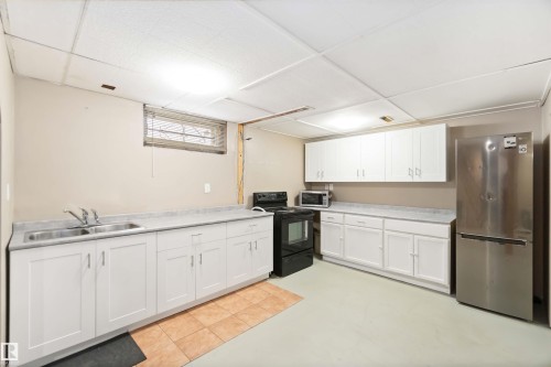 11306 32 Street, Edmonton, AB - Indoor Photo Showing Other Room