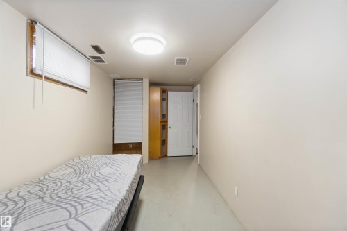 11306 32 Street, Edmonton, AB - Indoor Photo Showing Other Room