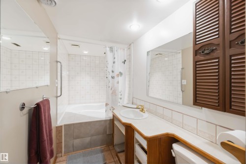 11306 32 Street, Edmonton, AB - Indoor Photo Showing Bathroom