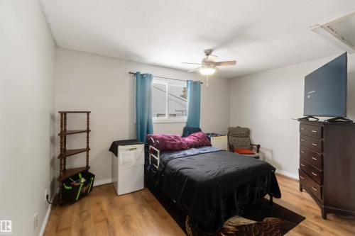 11306 32 Street, Edmonton, AB - Indoor Photo Showing Bedroom