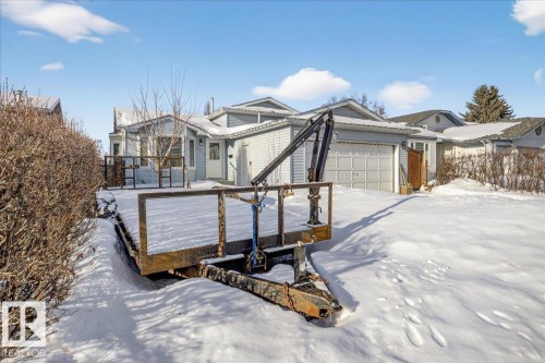View of front facade featuring an attached garage - 2516 42 Street, Edmonton, AB - Outdoor