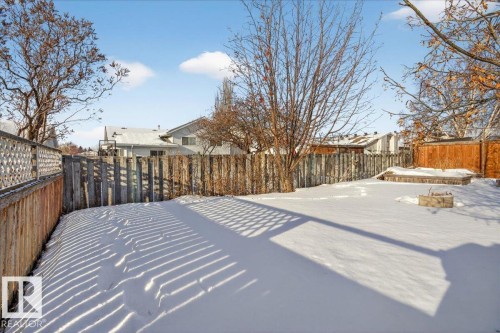 View of fenced backyard - 2516 42 Street, Edmonton, AB - Outdoor