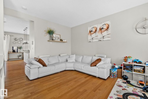 Living area with wood finished floors - 46 13825 155 Avenue, Edmonton, AB - Indoor Photo Showing Living Room