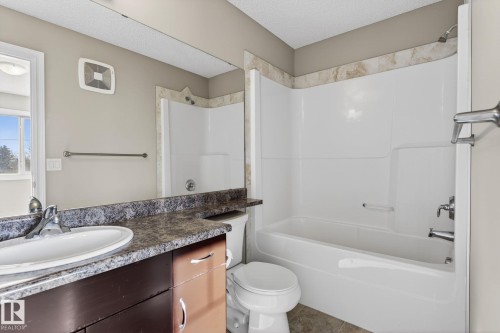 Edmonton, AB - Indoor Photo Showing Bathroom