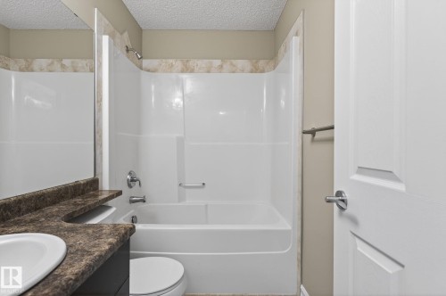 Edmonton, AB - Indoor Photo Showing Bathroom