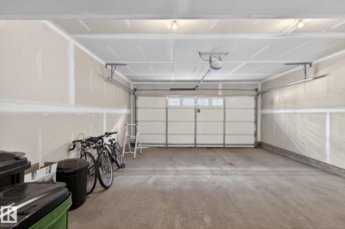 Edmonton, AB - Indoor Photo Showing Garage