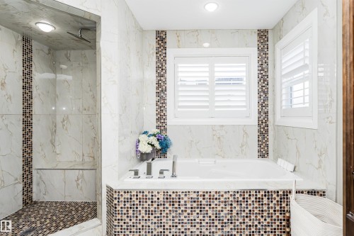 2410 Ashcraft Crescent, Edmonton, AB - Indoor Photo Showing Bathroom