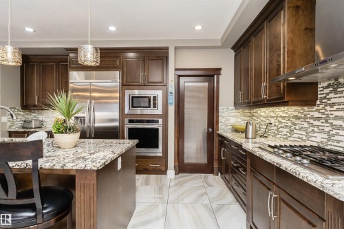 2410 Ashcraft Crescent, Edmonton, AB - Indoor Photo Showing Kitchen With Upgraded Kitchen