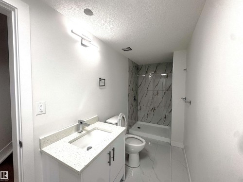 2410 Ashcraft Crescent, Edmonton, AB - Indoor Photo Showing Bathroom