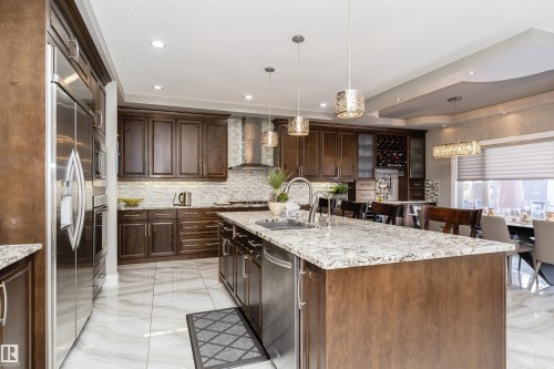 2410 Ashcraft Crescent, Edmonton, AB - Indoor Photo Showing Kitchen With Upgraded Kitchen