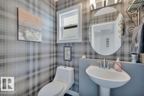 4260 24 Street, Edmonton, AB - Indoor Photo Showing Bathroom