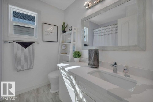 4260 24 Street, Edmonton, AB - Indoor Photo Showing Bathroom