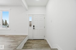 Foyer entrance with plenty of natural light - 