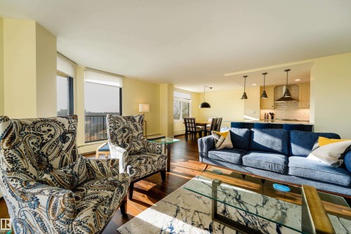 602 11710 100 Avenue, Edmonton, AB - Indoor Photo Showing Living Room