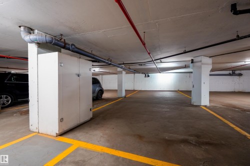 602 11710 100 Avenue, Edmonton, AB - Indoor Photo Showing Garage
