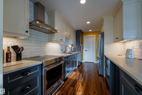 602 11710 100 Avenue, Edmonton, AB - Indoor Photo Showing Kitchen With Upgraded Kitchen