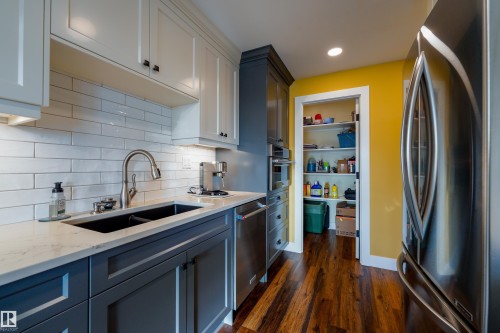 602 11710 100 Avenue, Edmonton, AB - Indoor Photo Showing Kitchen With Double Sink With Upgraded Kitchen