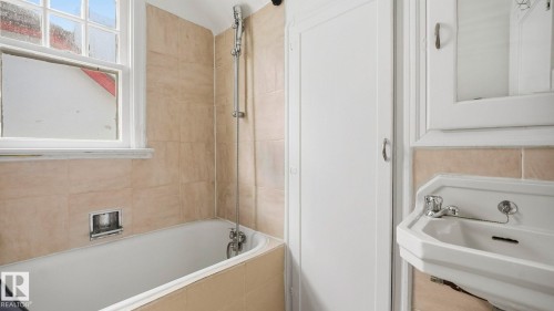 10149 122 Street, Edmonton, AB - Indoor Photo Showing Bathroom