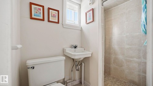 10149 122 Street, Edmonton, AB - Indoor Photo Showing Bathroom