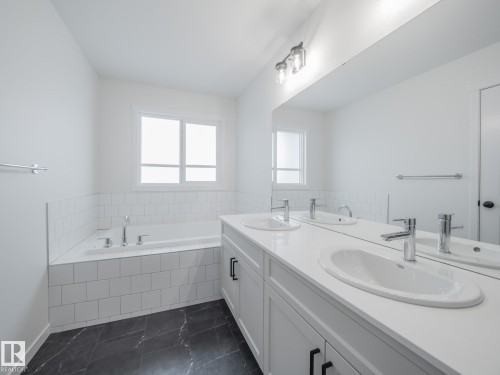 8724 224 Street, Edmonton, AB - Indoor Photo Showing Bathroom