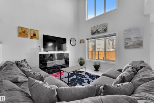3704 41 Avenue, Beaumont, AB - Indoor Photo Showing Living Room