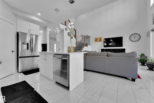3704 41 Avenue, Beaumont, AB - Indoor Photo Showing Kitchen