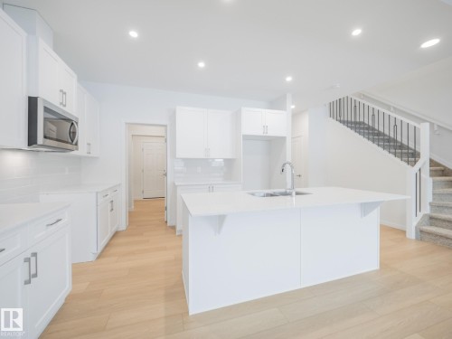 8731 224 Street, Edmonton, AB - Indoor Photo Showing Kitchen With Upgraded Kitchen