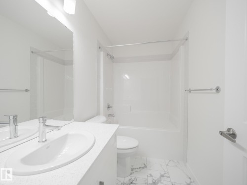 8731 224 Street, Edmonton, AB - Indoor Photo Showing Bathroom
