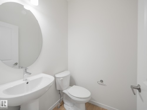 8731 224 Street, Edmonton, AB - Indoor Photo Showing Bathroom