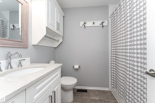 5755 161 Avenue, Edmonton, AB - Indoor Photo Showing Bathroom