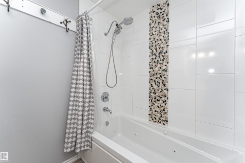 5755 161 Avenue, Edmonton, AB - Indoor Photo Showing Bathroom