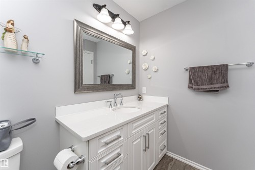 5755 161 Avenue, Edmonton, AB - Indoor Photo Showing Bathroom