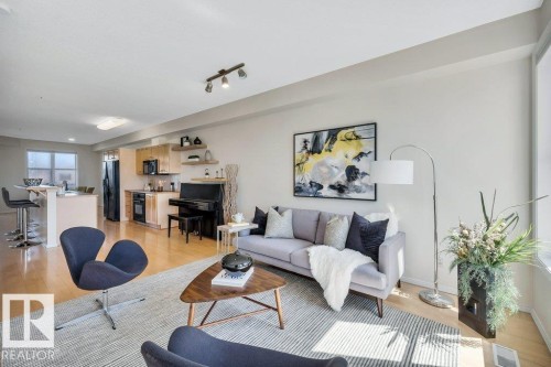 214 9507 101 Avenue, Edmonton, AB - Indoor Photo Showing Living Room