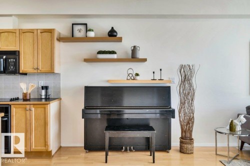 214 9507 101 Avenue, Edmonton, AB - Indoor Photo Showing Other Room