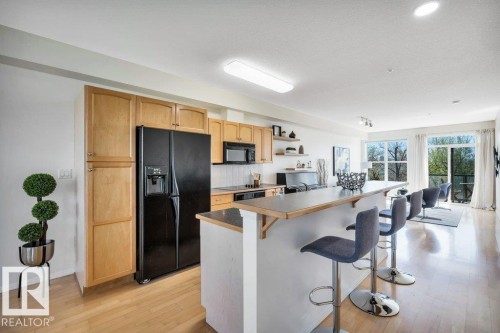 214 9507 101 Avenue, Edmonton, AB - Indoor Photo Showing Kitchen